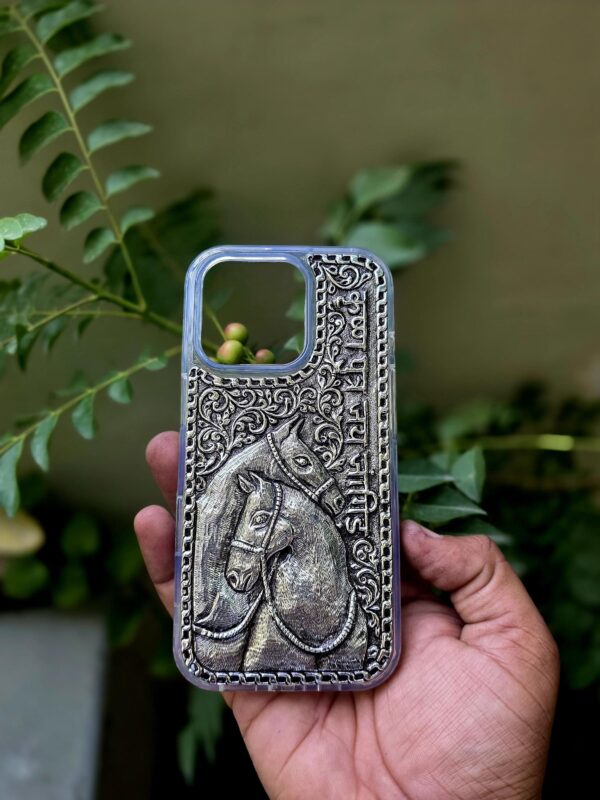 Silver Phone cover / horse design - Image 4