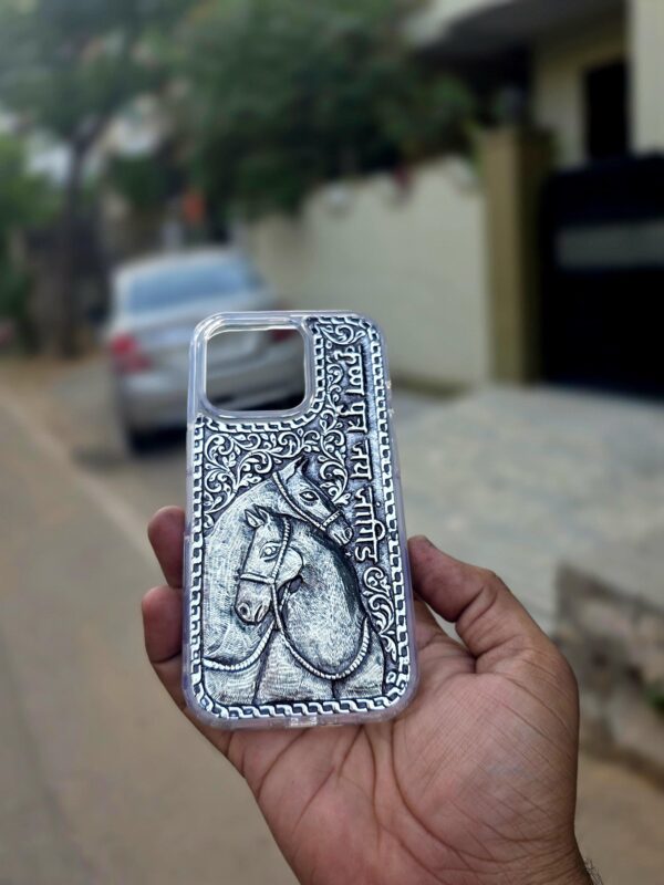 Silver Phone cover / horse design - Image 6