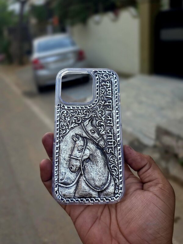 Silver Phone cover / horse design - Image 3